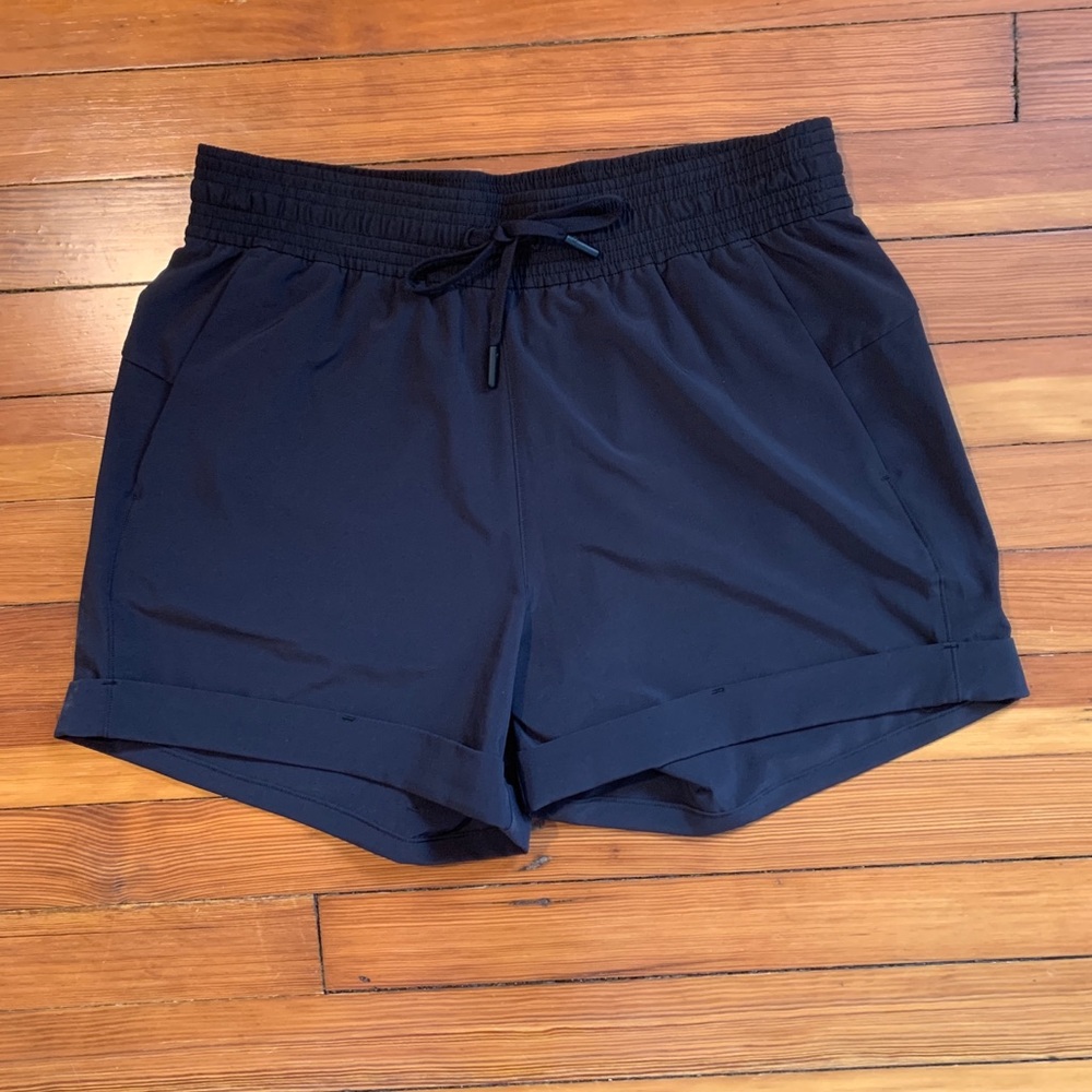 Lululemon Athletica Spring Break Away Shorts Size 6